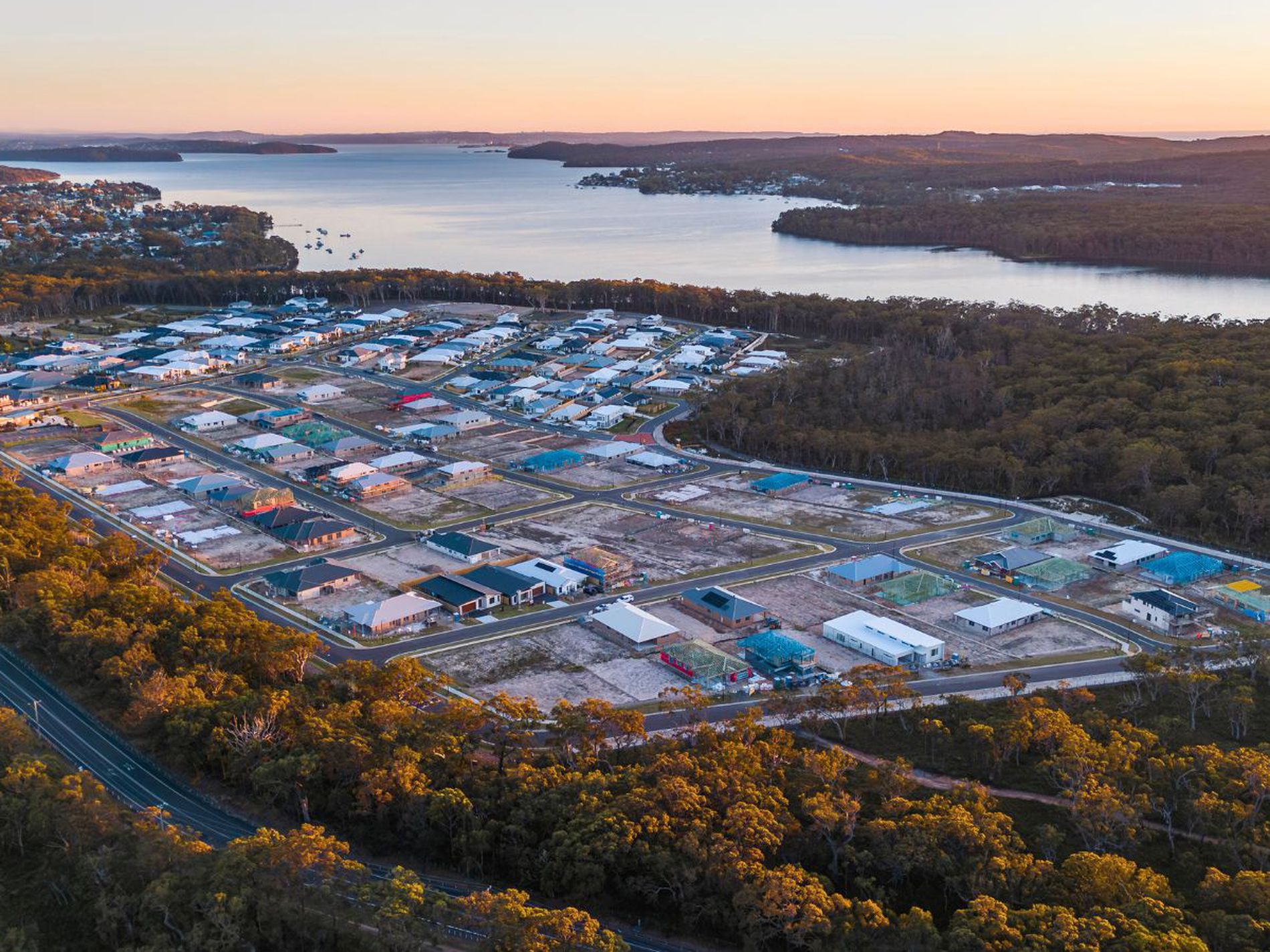 Crangan Bay - Your Lakeside Lifestyle Awaits!