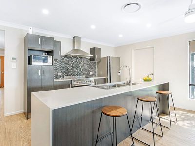 10 Longstaff Crescent, Pimpama