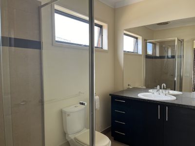 39 Paraffin Drive, Leopold