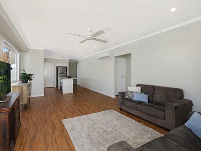 2 / 12 Grove Boulevard, Mooloolah Valley