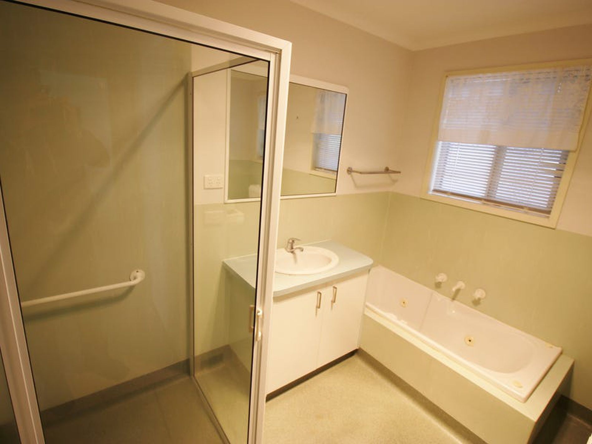 8A Calder Street, Manifold Heights