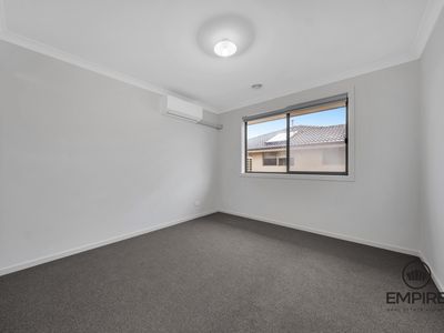 32 Theatre Circuit, Clyde North