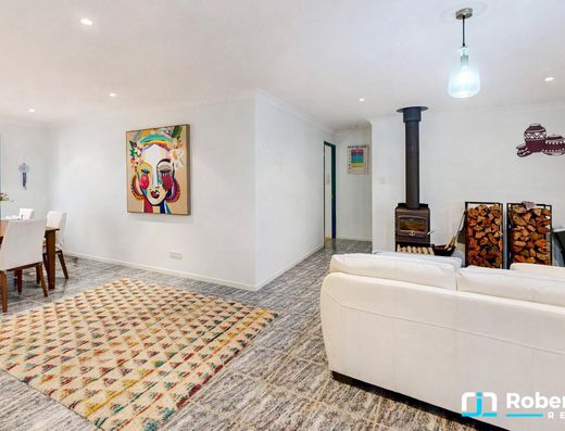 Spacious Home Offering Privacy, Pool & Side Access image 14