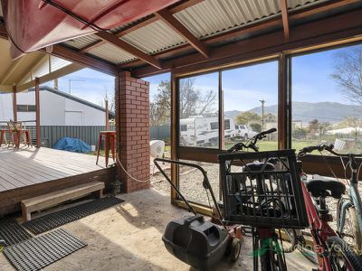32 Young Crescent, Tawonga South