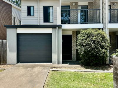 5 / 3 Broadleaf Parade, Redbank