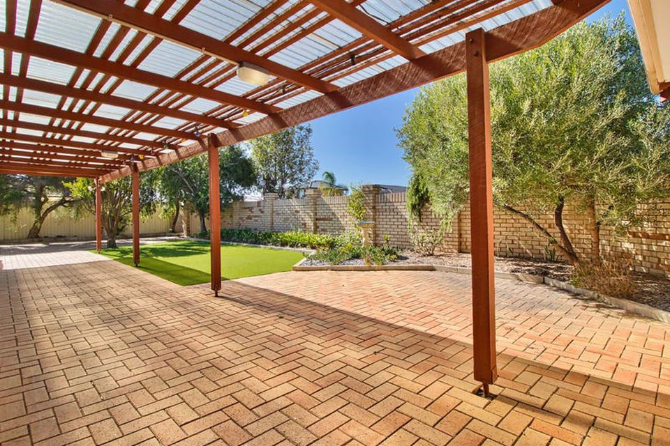 2 Freedman Way , Winthrop
