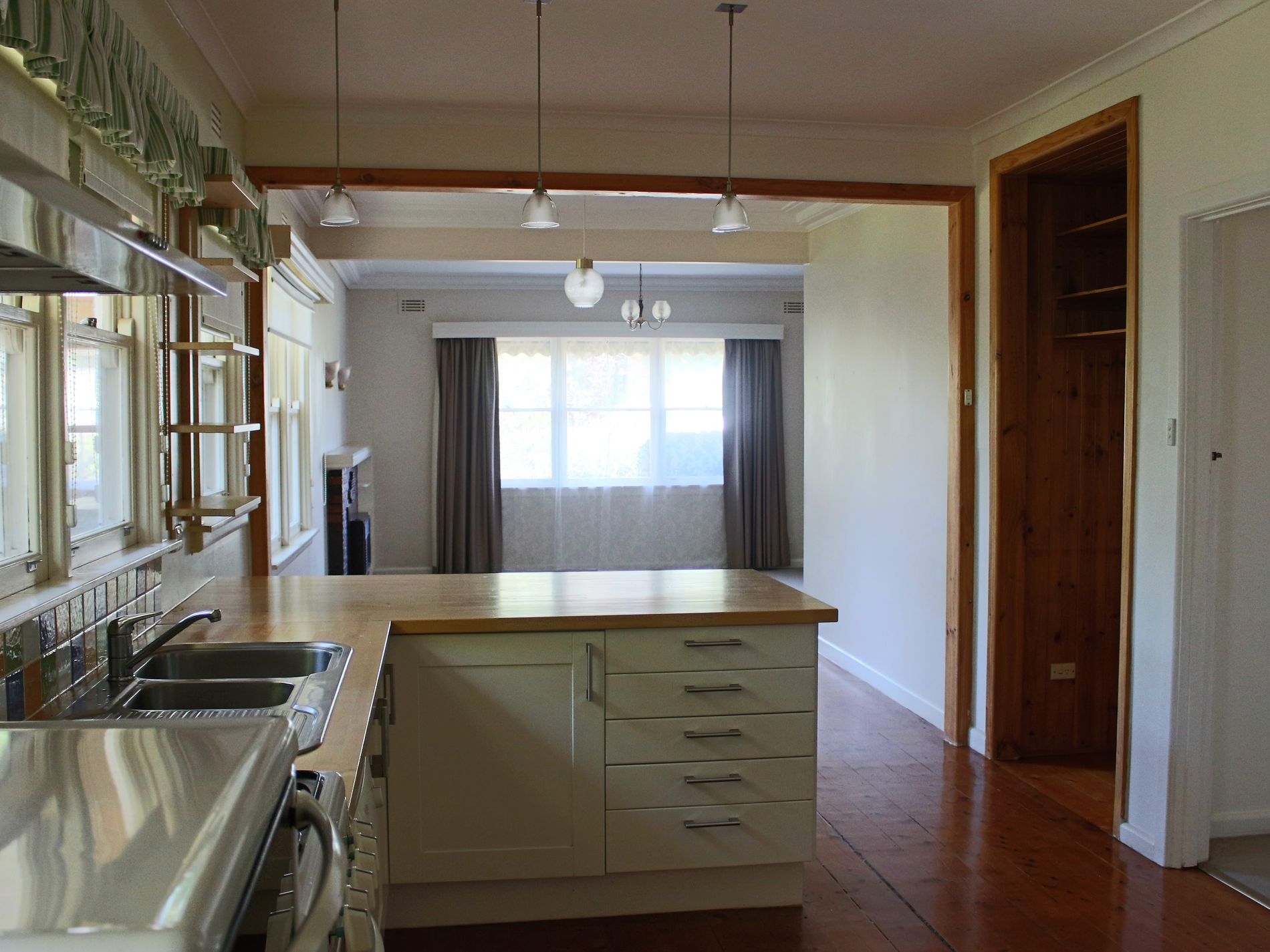 8 Araluen Parade, Belmont