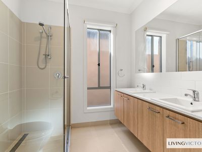 10 Minnehaha Way, Point Cook