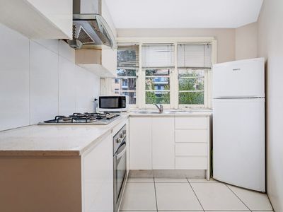 2 / 2 Hillcrest Avenue, Hurstville