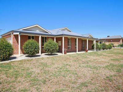 5-7 Jacaranda Ave, Rutherglen
