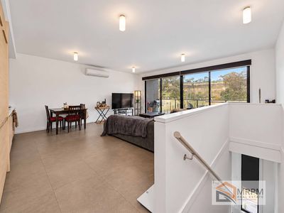 18 Lakeside Crescent, Keilor East