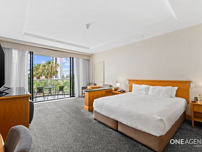 303 / 2801-2833 Gold Coast Highway, Surfers Paradise