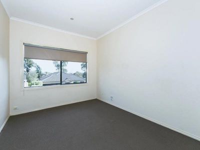 9 Lakeside Drive, Point Cook