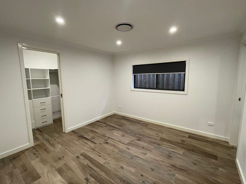 12 Meale Avenue, Gledswood Hills