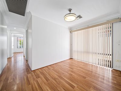 15 Harrington Avenue, Tapping