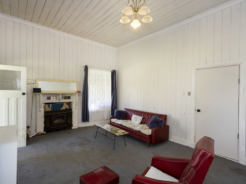 27-31 Bank Street, Gooloogong