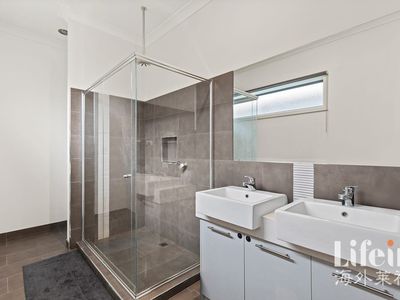 12 Peck Terrace, Williams Landing