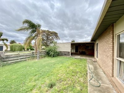 3 Greaves Crescent, Deniliquin