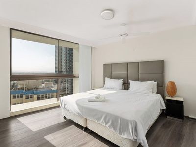 17E / 80 The Esplanade, Surfers Paradise