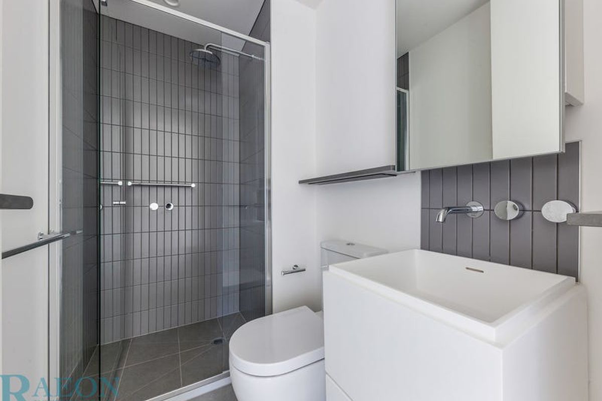 2403 / 105 Clarendon Street, Southbank