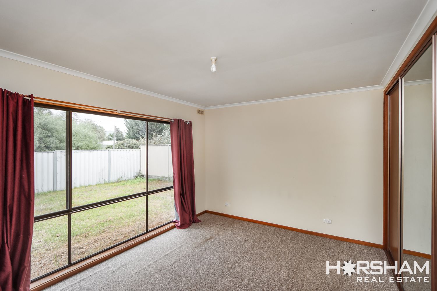 3 / 9 Young Street, Horsham