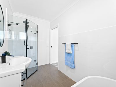 9 Ascension Way, Batehaven