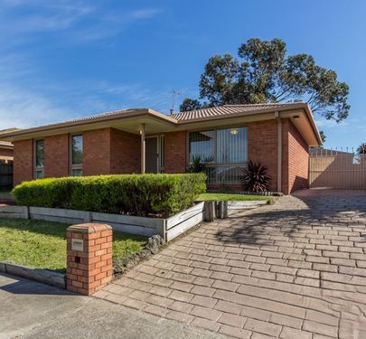 26 Maltravers Crescent, Cranbourne North