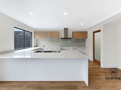 74 Yaralla Circuit, Clyde