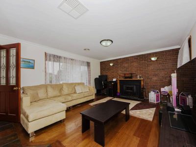 4 Charinga Drive, Werribee
