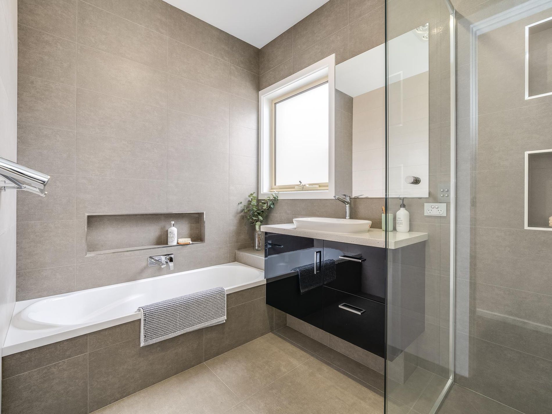 4 / 13-15 Clarke Avenue, Belmont