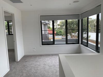 3 / 2 Kingsley Grove, Mount Waverley