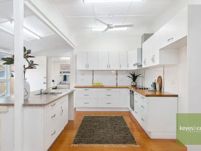 12 Vaughn Street, West End