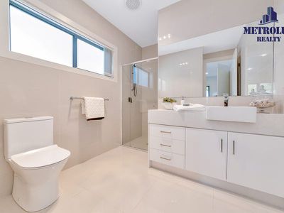 1 / 2 Agnes Court, Glen Waverley