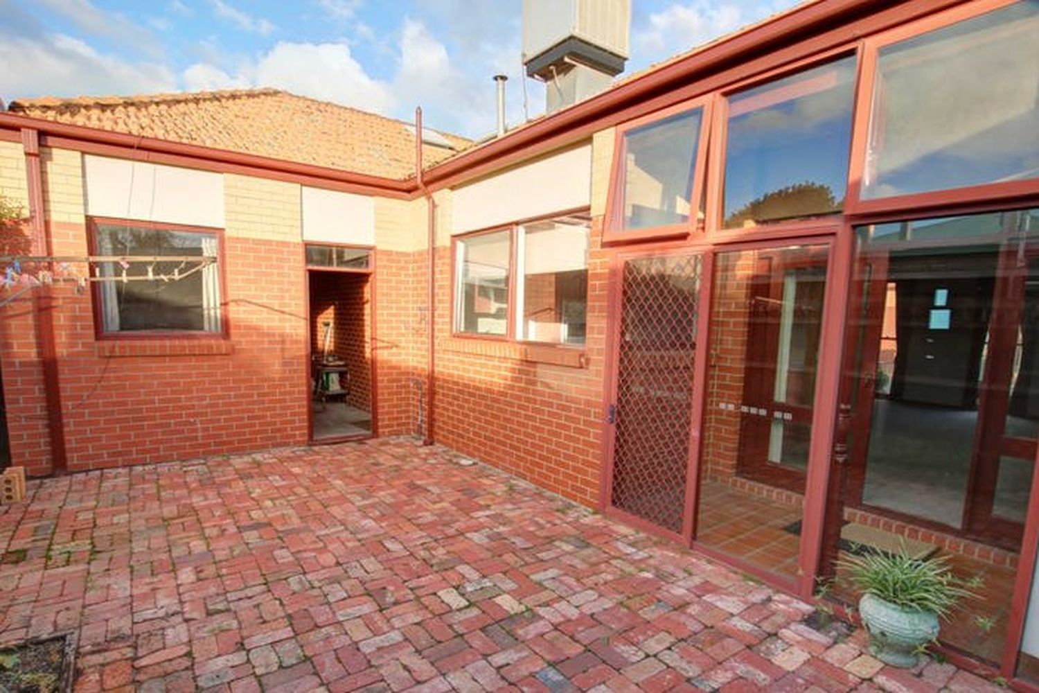 2 Hopkins Drive, Horsham