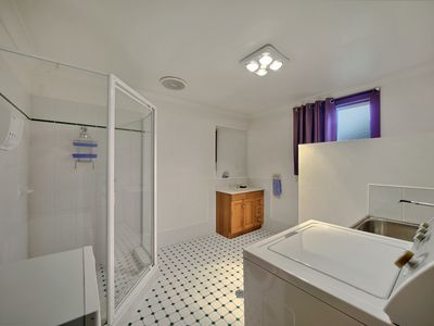 20 Toby Place, Razorback