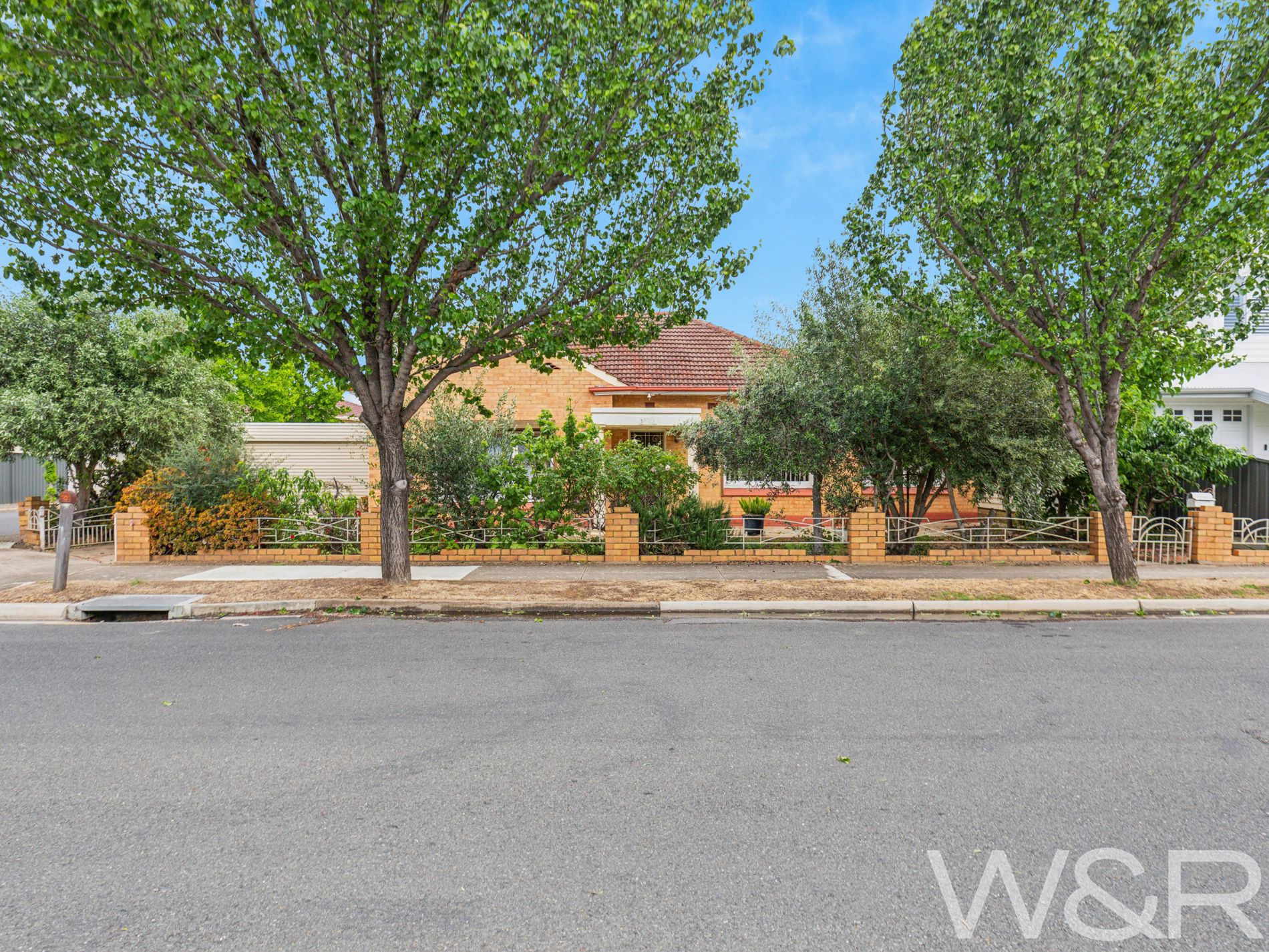 18 Hampton Street, Brooklyn Park