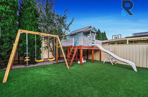 11 McKenzie Crescent, Roxburgh Park