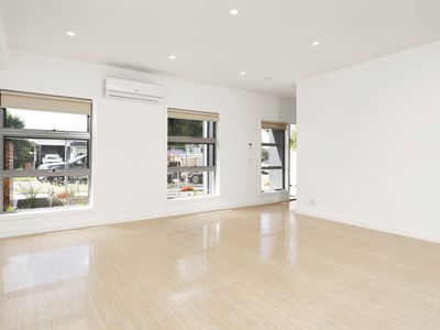 1 / 11 Cooper Ave, Altona North