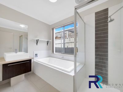 51 pioneer drive, Deer Park