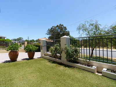 6 Waterview Parade, Ascot