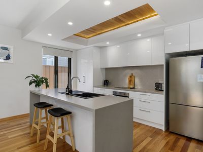 2 Bank Street, Avenel