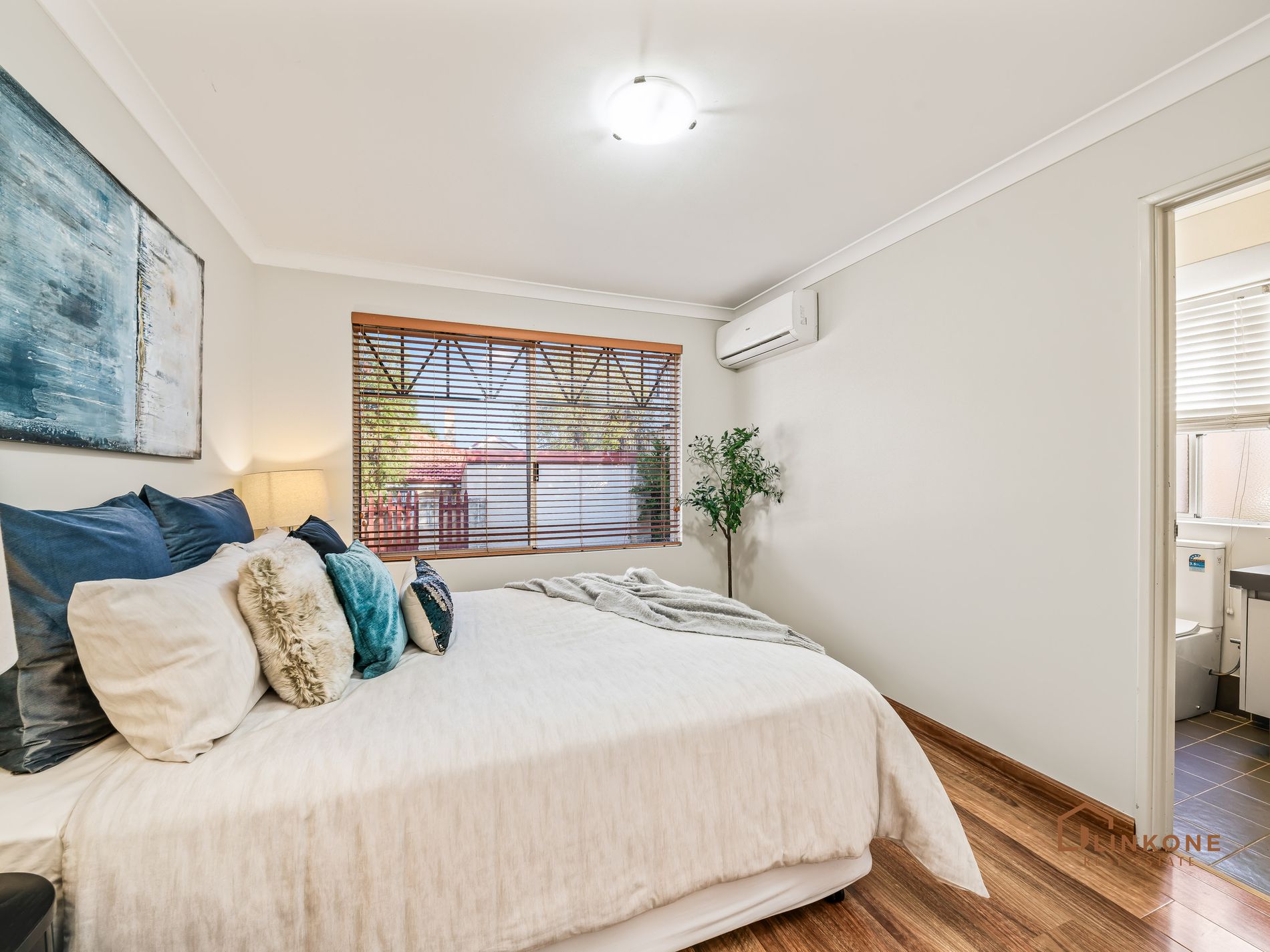 2 / 94 Hobbs Avenue, Como