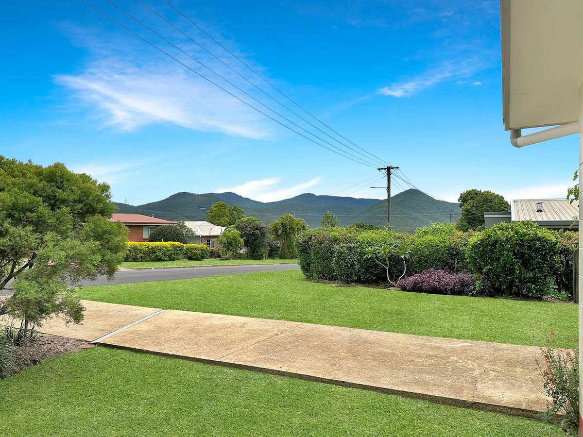 10 Azalea Street, Atherton