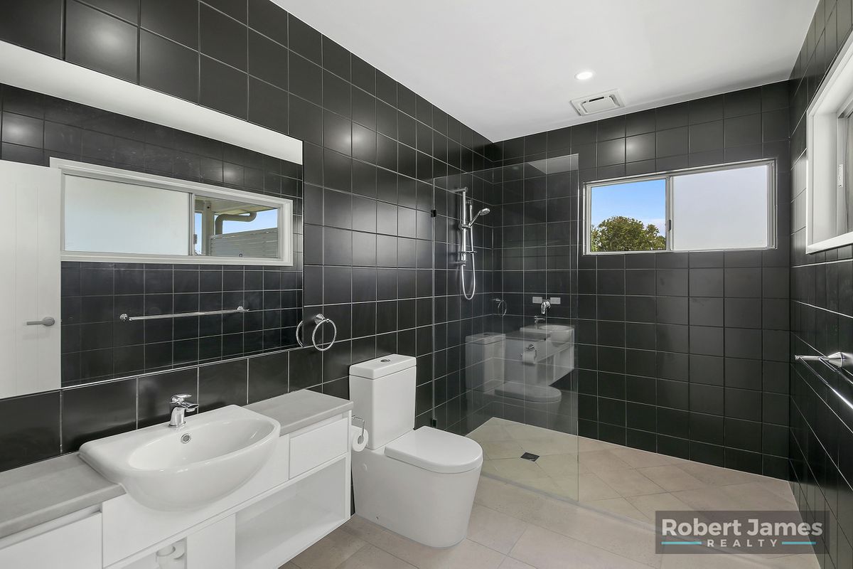 2 / 8 Doonella Street, Tewantin