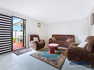 72 Oaktree Drive, Hampton Park