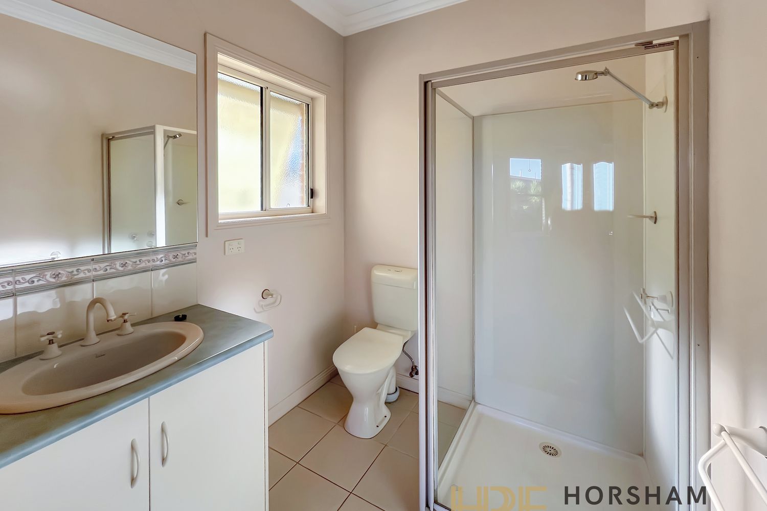 1 / 8 Dougherty Street, Horsham