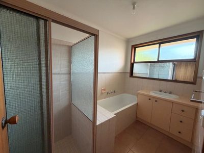 2 / 15 High Street, Werribee