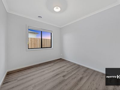 15 Winfred Drive, Mambourin