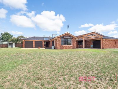 12 Bean Place, Llanarth