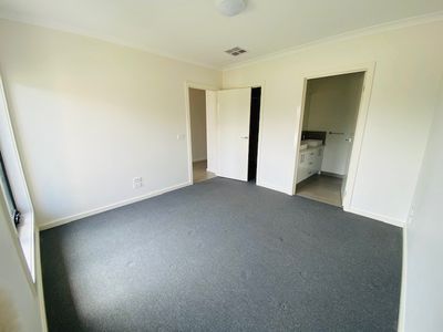 18 Seedgrass Street, Point Cook